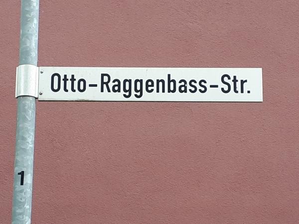 Straßenschild Otto-Raggenbass-Straße